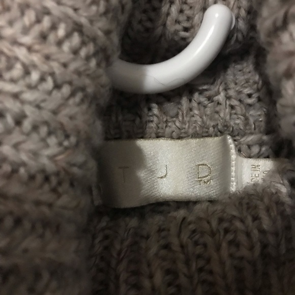 TJD sweater poncho cape. Like new! Size M - Picture 3 of 4